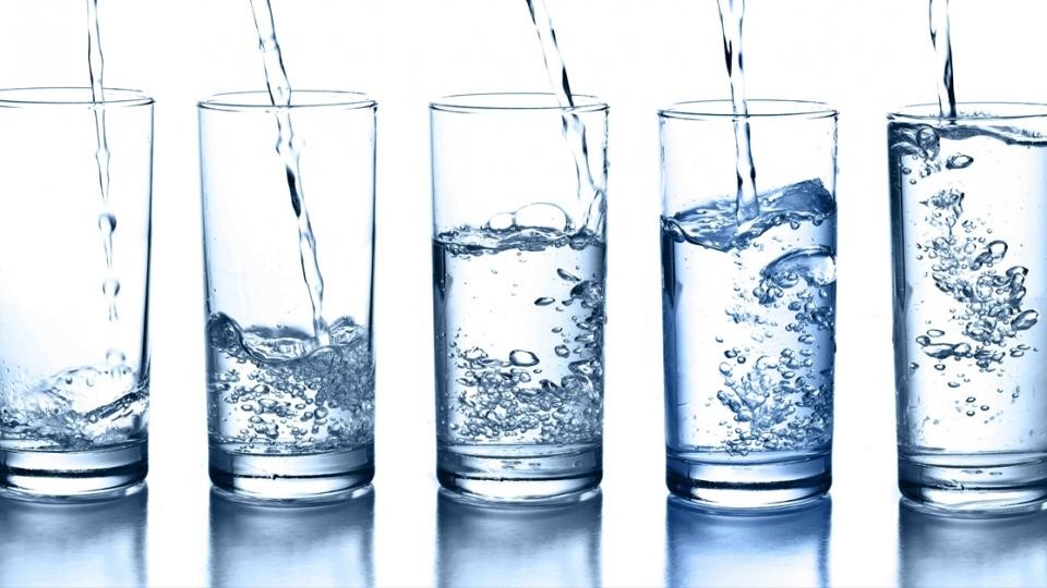how many ml is a glass of water