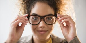 can you wear glasses with keratoconus
