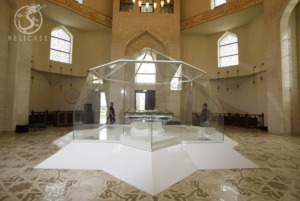 how to clean museum glass