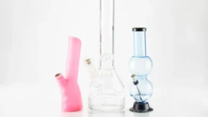 how to decorate a glass bong